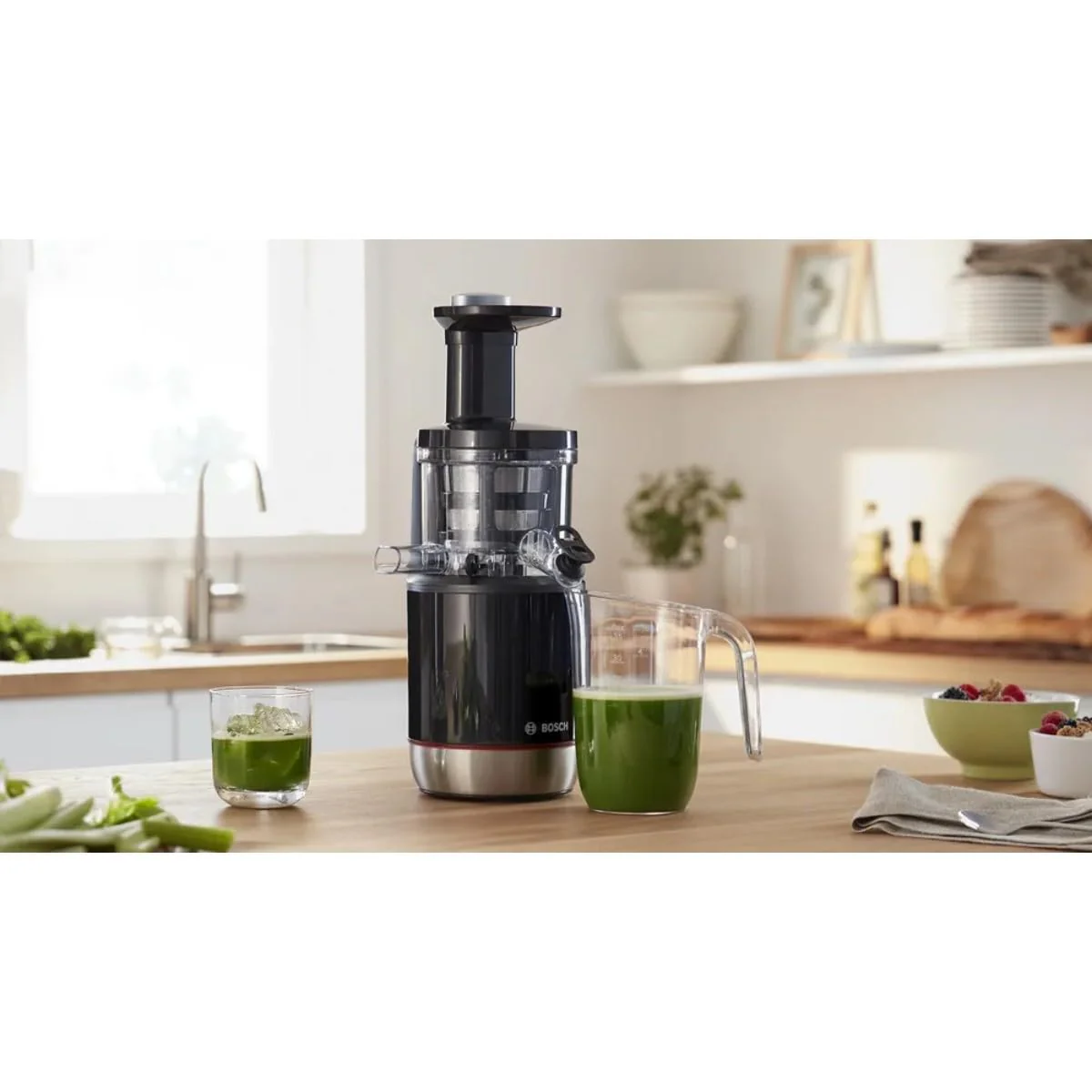 Bosch Lifestyle MESM731M 150-Watt Cold Press Slow Juicer (Black) - Image 3